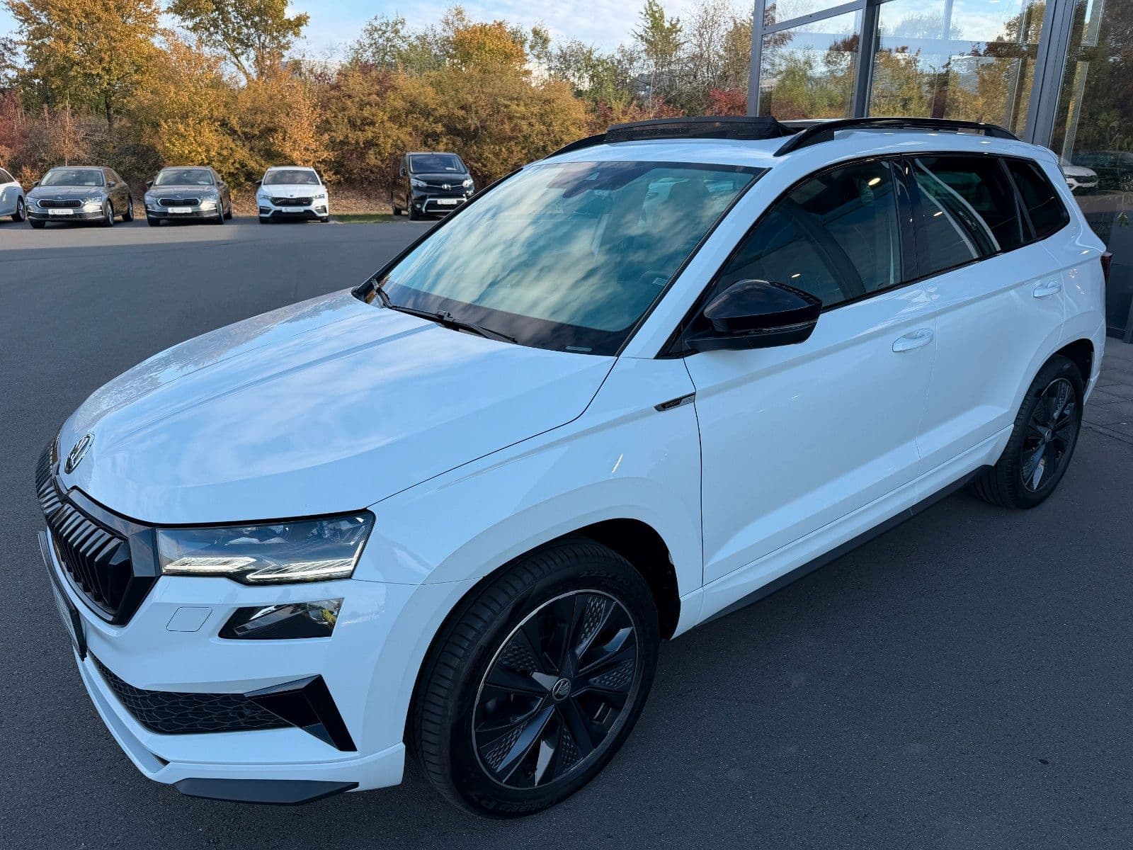 SKODA Karoq 2,0TSi Sportline 4x4 Pano AHK DCC Virtual – view 1