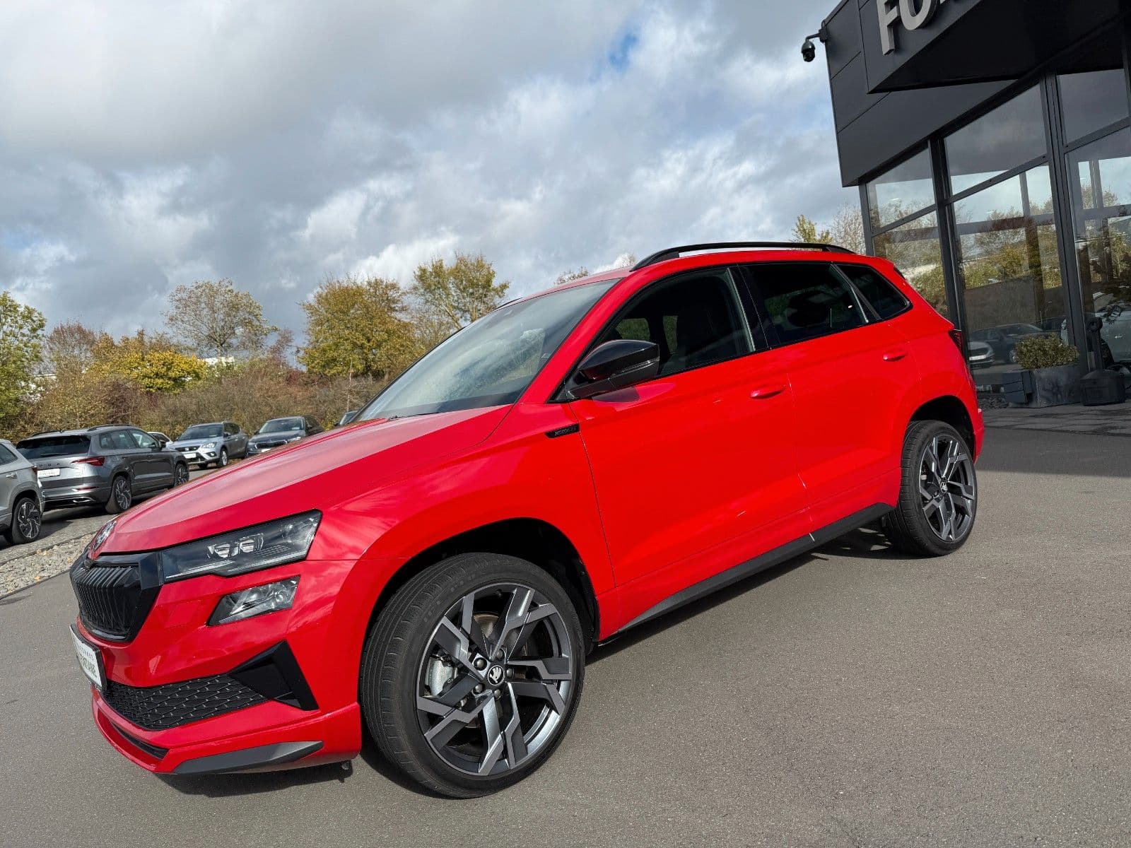 SKODA Karoq 1,5TSi Sportline 19" Pano Lenkradhz Sitzhz – Ansicht 1