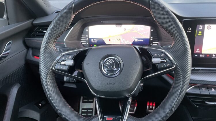 Octavia Combi 2,0TSi RS Pano AHK 360° Canton 19