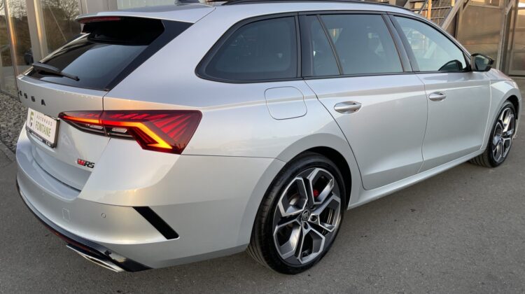 Octavia Combi 2,0TSi RS Pano AHK 360° Canton 19