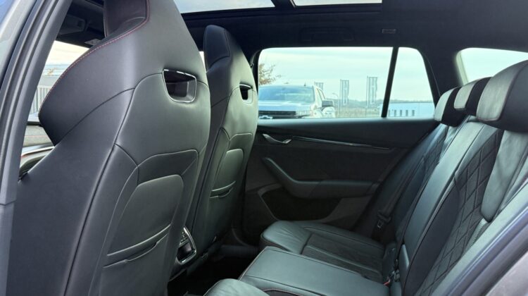 Octavia Combi 2.0TSI RS Pano 19
