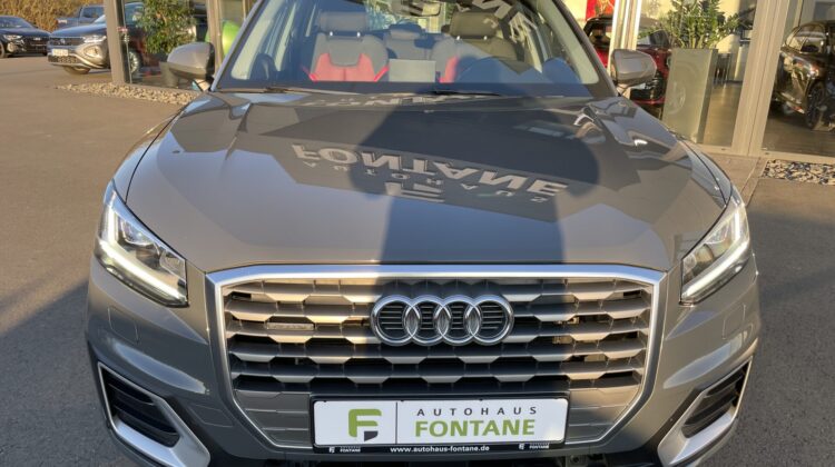 Q2 40 TFSI quattro sport LED Navi DSG Kamera SHZ