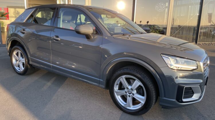 Q2 40 TFSI quattro sport LED Navi DSG Kamera SHZ