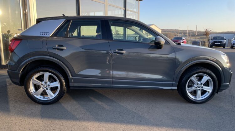 Q2 40 TFSI quattro sport LED Navi DSG Kamera SHZ