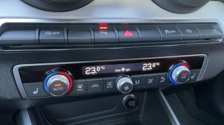 Q2 40 TFSI quattro sport LED Navi DSG Kamera SHZ