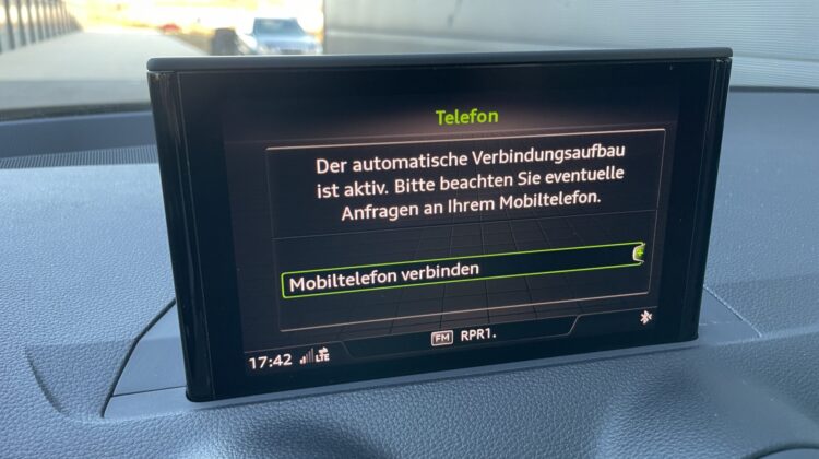 Q2 40 TFSI quattro sport LED Navi DSG Kamera SHZ