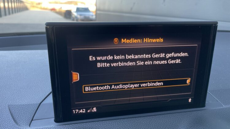 Q2 40 TFSI quattro sport LED Navi DSG Kamera SHZ