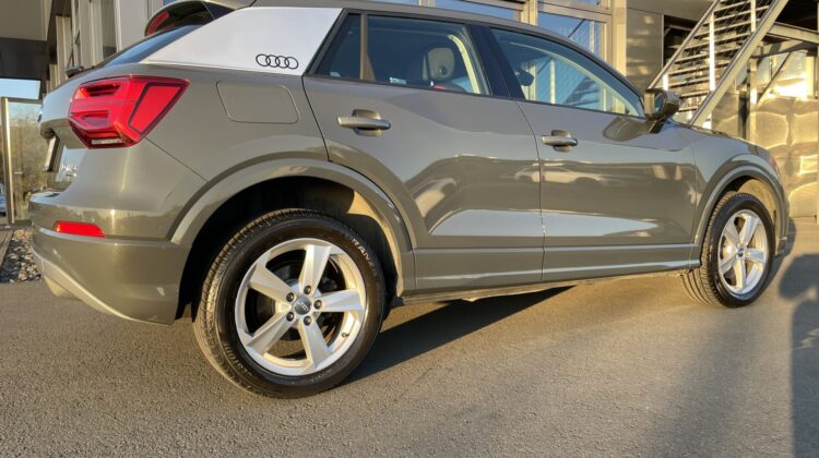 Q2 40 TFSI quattro sport LED Navi DSG Kamera SHZ