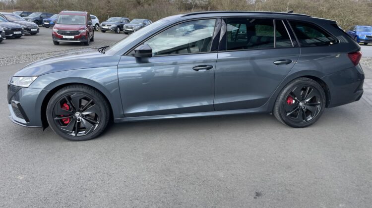 Octavia Combi 2,0TSi RS Pano AHK HUD Massage DCC