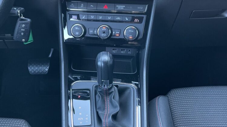 Leon 1,8TSi DSG Kombi FR Sitzhz Pano Teilleder