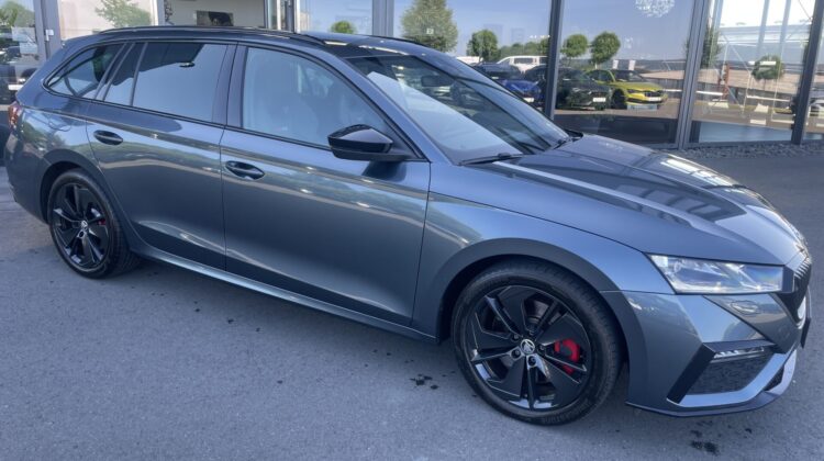 Octavia Combi 2,0TSi RS Pano AHK HUD Massage DCC