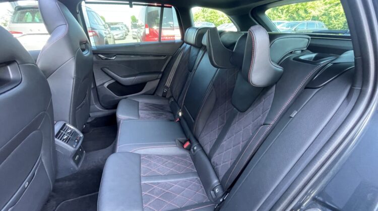 Octavia Combi 2,0TSi RS Pano AHK HUD Massage DCC