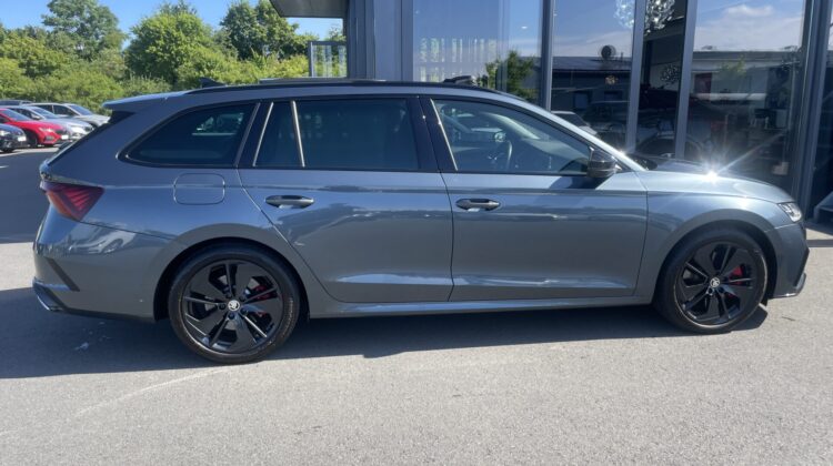 Octavia Combi 2,0TSi RS Pano AHK HUD Massage DCC