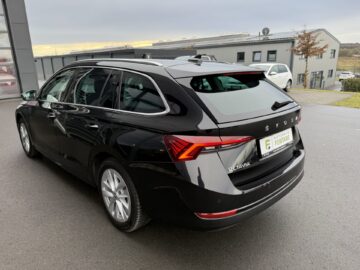 Octavia Combi 2,0TDi Style DSG Navi Matrix Key
