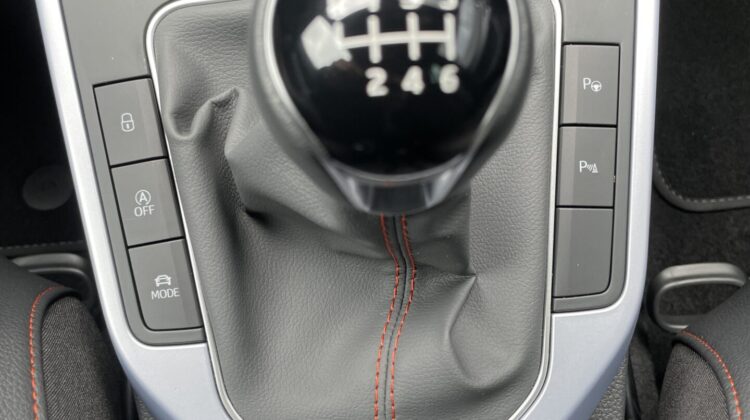 Arona 1,0TSi FR Schalter LeMans LED Kamera