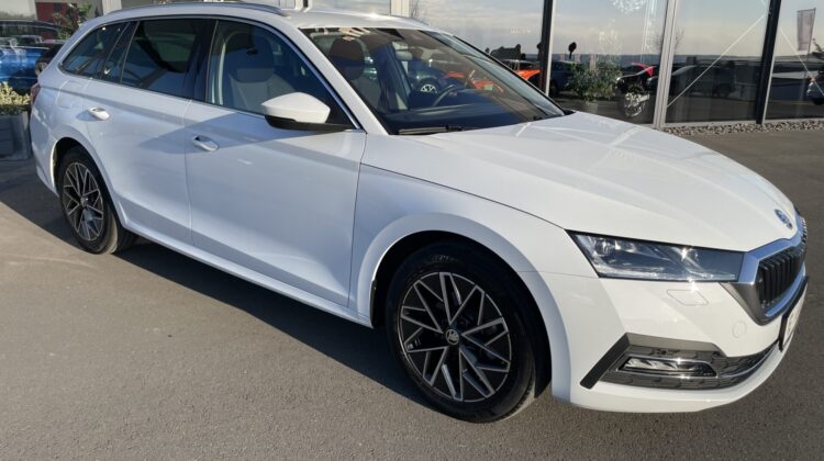 Octavia Combi 2,0TDi Style AHK Navi Matrix ACC