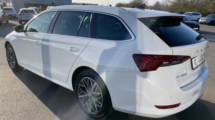 Octavia Combi 2,0TDi Style AHK Navi Matrix ACC