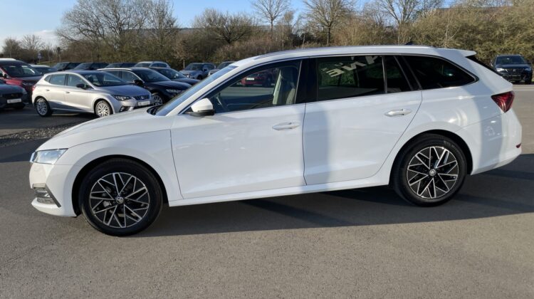 Octavia Combi 2,0TDi Style AHK Navi Matrix ACC