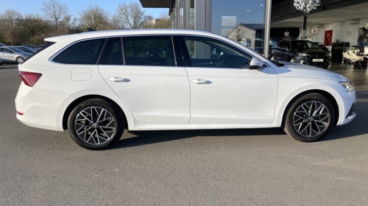 Octavia Combi 2,0TDi Style AHK Navi Matrix ACC