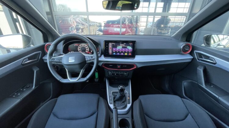 Arona FR Navi Kamera FullLink Virtual LED 17