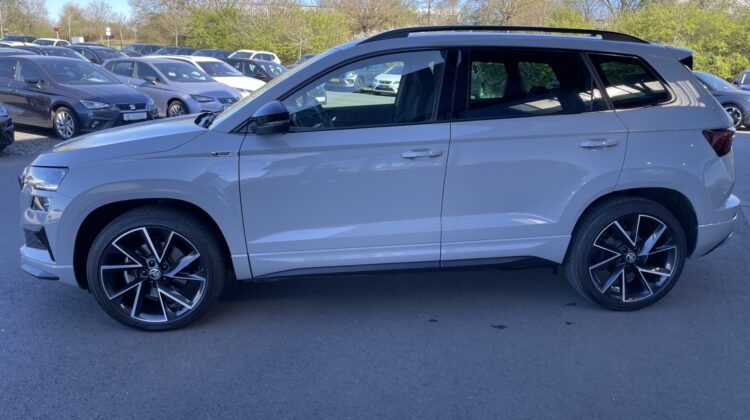 Karoq 2,0TSi Sportline 4×4 Pano 19″Canton AHK