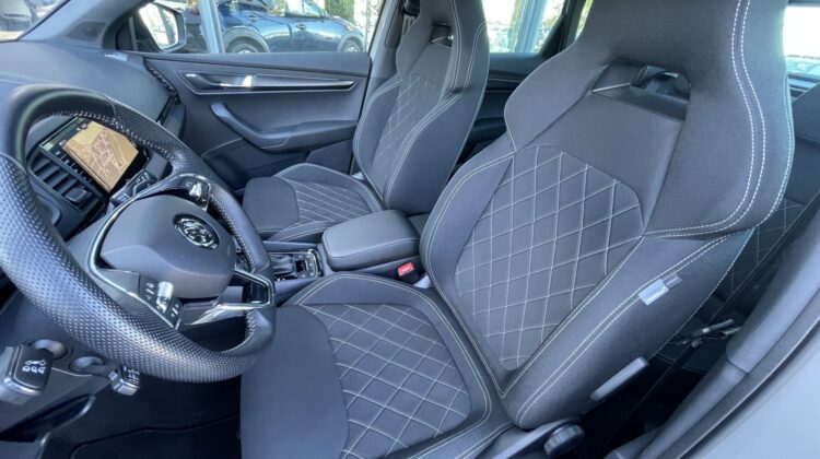 Karoq 2,0TSi Sportline 4×4 Pano 19″Canton AHK