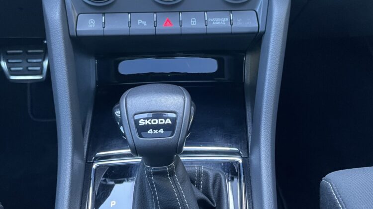 Karoq 2,0TSi Sportline 4×4 Pano 19″Canton AHK