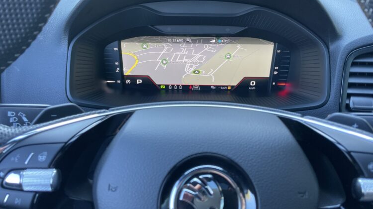 Karoq 2,0TSi Sportline 4×4 Pano 19″Canton AHK