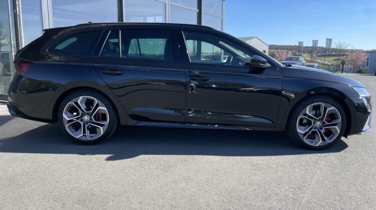 Octavia 2,0TDi Combi RS Pano 19″ Alcan. Massage