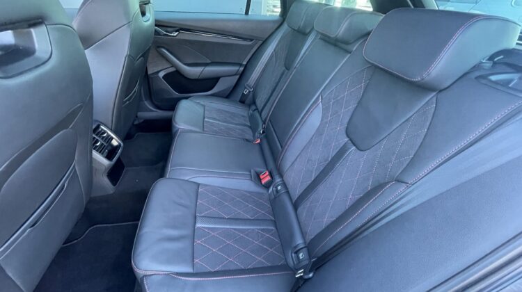 Octavia 2,0TDi Combi RS Pano 19″ Alcan. Massage