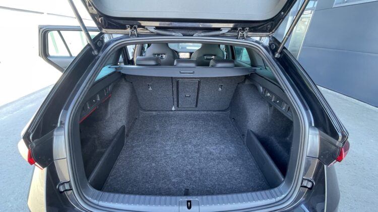 Octavia 2,0TDi Combi RS Pano 19″ Alcan. Massage
