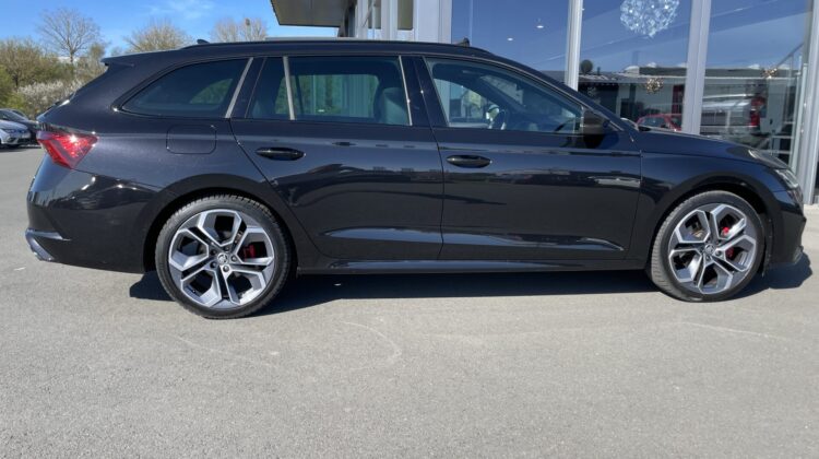 Octavia 2,0TDi Combi RS Pano 19″ Alcan. Massage