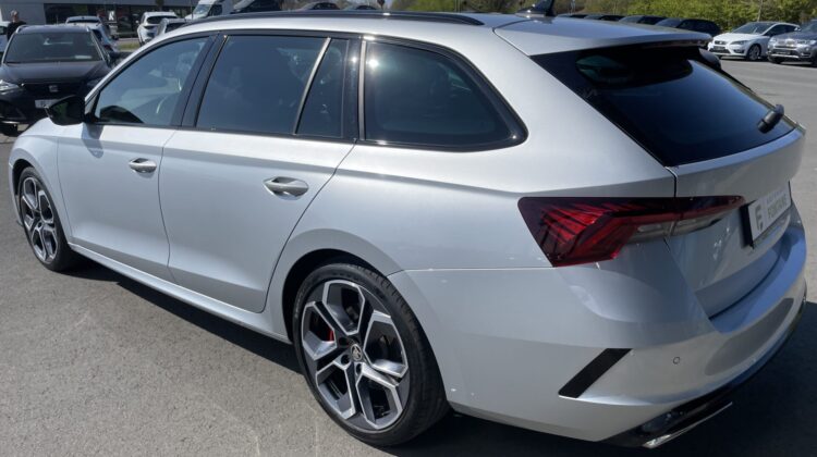 Octavia Combi 2,0TSi RS 19″HUD AHK Canton DCC