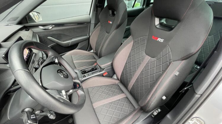 Octavia Combi RS 4×4 Pano HUD AHK 19″Keyless