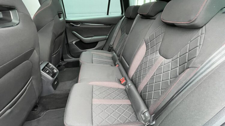 Octavia Combi RS 4×4 Pano HUD AHK 19″Keyless