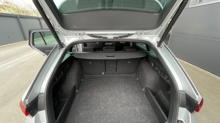 Octavia Combi RS 4×4 Pano HUD AHK 19″Keyless