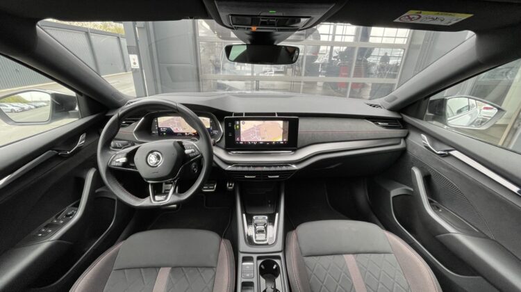 Octavia Combi RS 4×4 Pano HUD AHK 19″Keyless