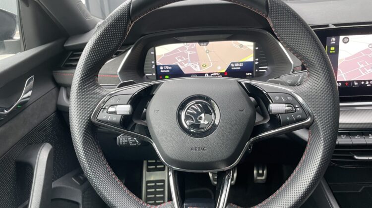 Octavia Combi RS 4×4 Pano HUD AHK 19″Keyless