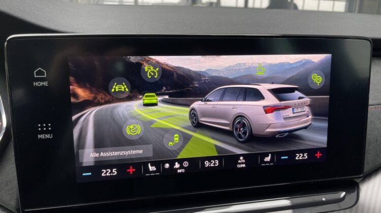 Octavia Combi RS 4×4 Pano HUD AHK 19″Keyless