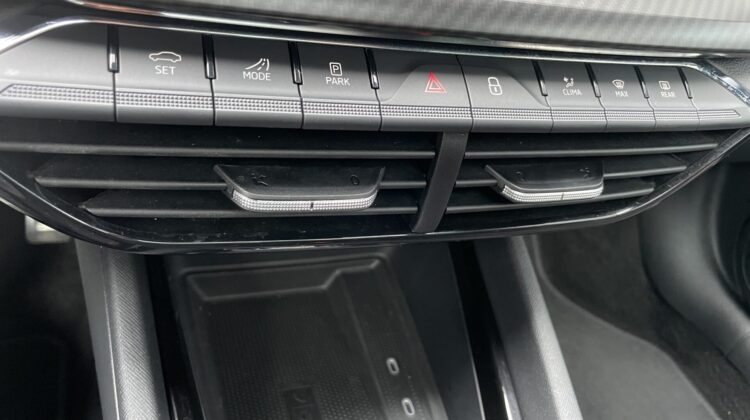 Octavia Combi RS 4×4 Pano HUD AHK 19″Keyless