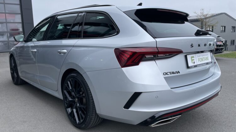 Octavia Combi RS 4×4 Pano HUD AHK 19″Keyless