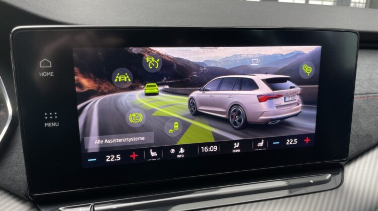 Octavia Combi RS HUD Matrix Keyless Pano