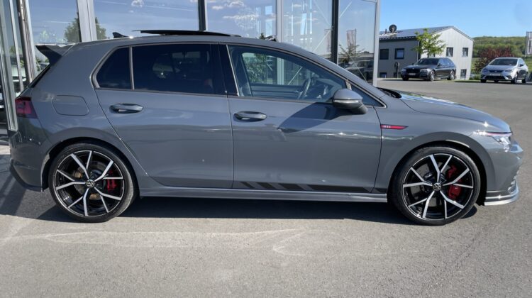 Golf VIII GTI Clubsport Akrapovic IQ-Light Pano