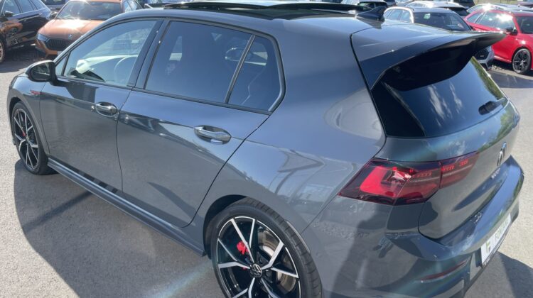 Golf VIII GTI Clubsport Akrapovic IQ-Light Pano