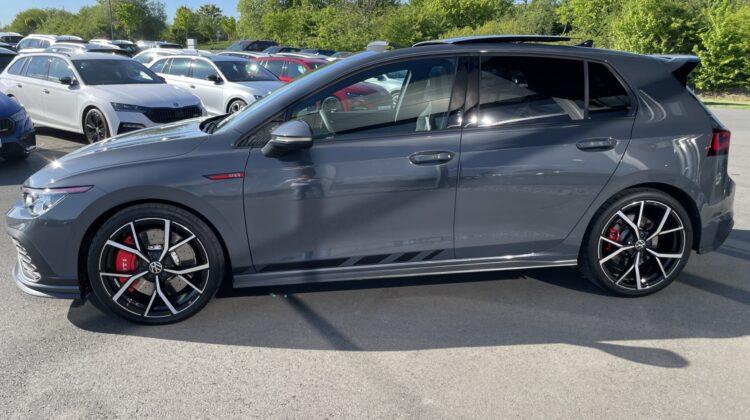 Golf VIII GTI Clubsport Akrapovic IQ-Light Pano