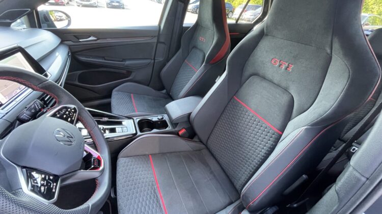Golf VIII GTI Clubsport Akrapovic IQ-Light Pano