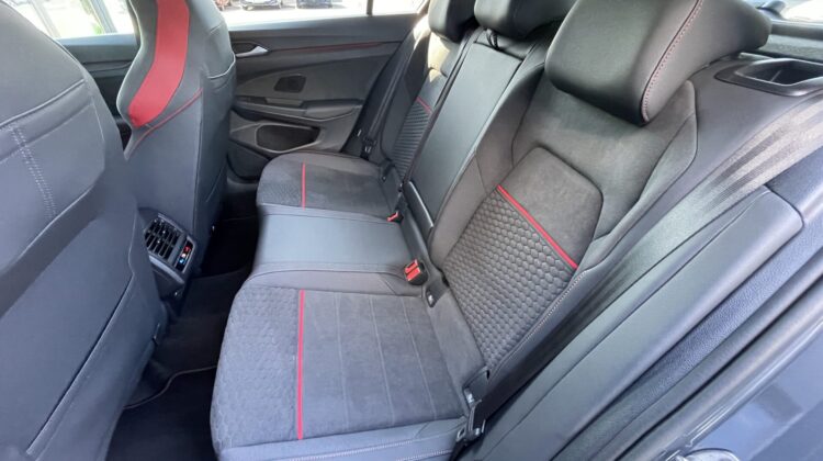 Golf VIII GTI Clubsport Akrapovic IQ-Light Pano