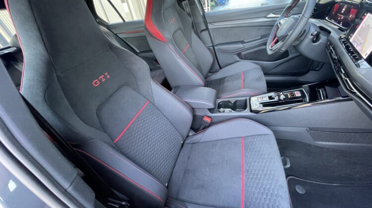 Golf VIII GTI Clubsport Akrapovic IQ-Light Pano