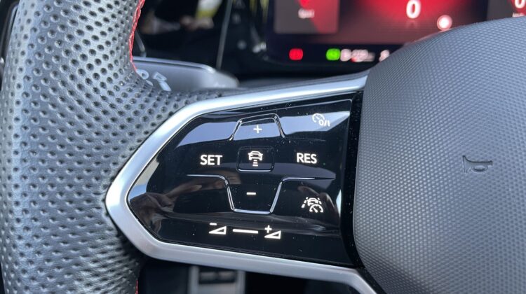 Golf VIII GTI Clubsport Akrapovic IQ-Light Pano