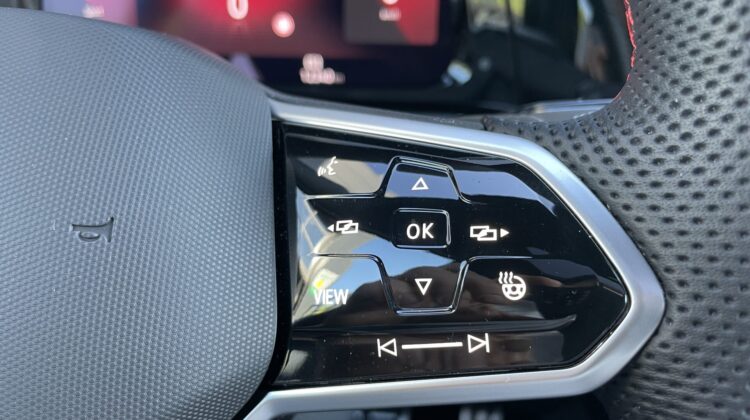 Golf VIII GTI Clubsport Akrapovic IQ-Light Pano